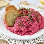 Humus con remolacha y sésamo